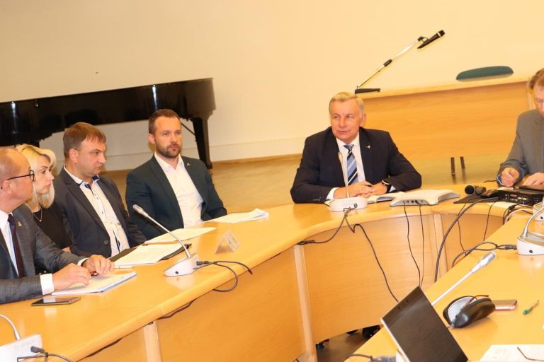 E060F2D9-C704-41AA-9BDB-6DB3E83F61EF