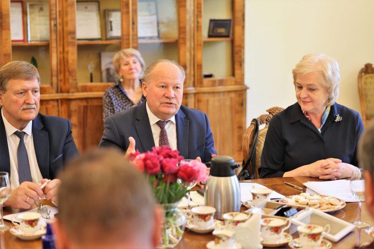 D6072569-E9E1-4896-82E7-5A2FC2ACEC28